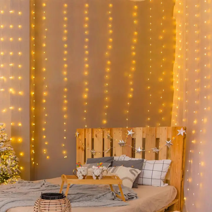 Perdea luminoasă de Crăciun, 3x3 m, cu 300 LED-uri și 8 moduri de iluminare, model interconectabil.